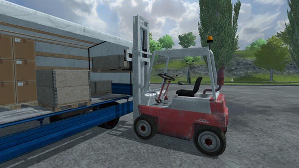 Linde Forklift with Pallet